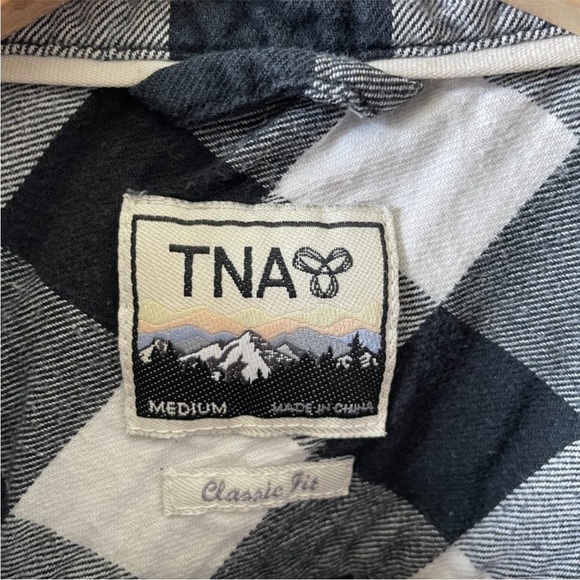 Aritzia / TNA classic fit plaid flannel shirt - Picture 7 of 11